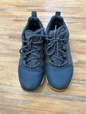 Keen women’s explore waterproof shoes size 8 
Some wear see photos